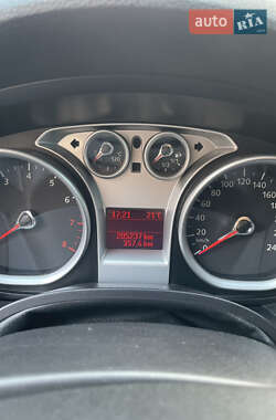 Внедорожник / Кроссовер Ford Kuga 2011 в 