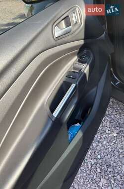 Внедорожник / Кроссовер Ford Kuga 2013 в 