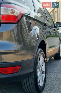 Внедорожник / Кроссовер Ford Kuga 2017 в 