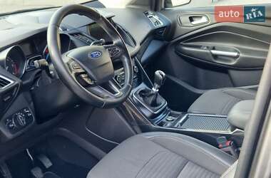 Внедорожник / Кроссовер Ford Kuga 2017 в 