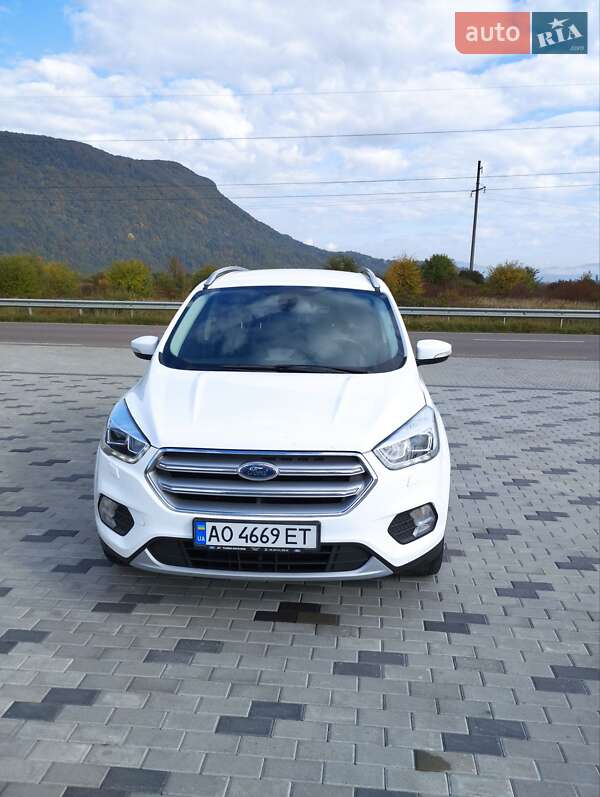Внедорожник / Кроссовер Ford Kuga 2019 в Рахове