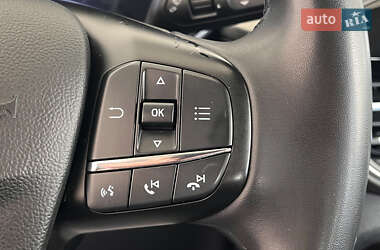 Позашляховик / Кросовер Ford Kuga 2021 в 