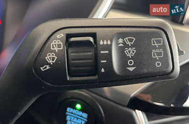 Позашляховик / Кросовер Ford Kuga 2021 в 