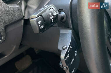 Позашляховик / Кросовер Ford Kuga 2012 в 