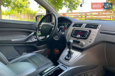 Позашляховик / Кросовер Ford Kuga 2012 в 