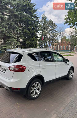 Позашляховик / Кросовер Ford Kuga 2012 в 