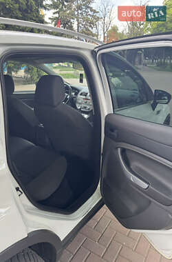 Позашляховик / Кросовер Ford Kuga 2012 в 
