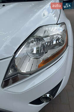 Позашляховик / Кросовер Ford Kuga 2012 в 
