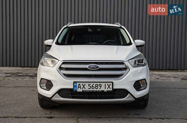 Позашляховик / Кросовер Ford Kuga 2019 в 