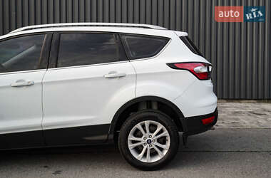 Позашляховик / Кросовер Ford Kuga 2019 в 