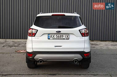 Позашляховик / Кросовер Ford Kuga 2019 в 