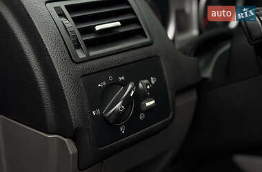 Позашляховик / Кросовер Ford Kuga 2011 в 