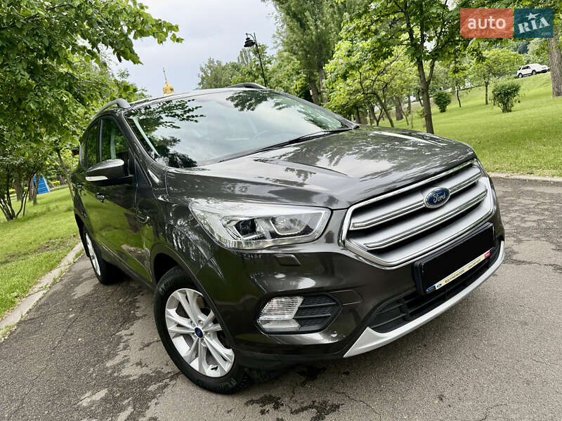 Внедорожник / Кроссовер Ford Kuga 2019 в Киеве