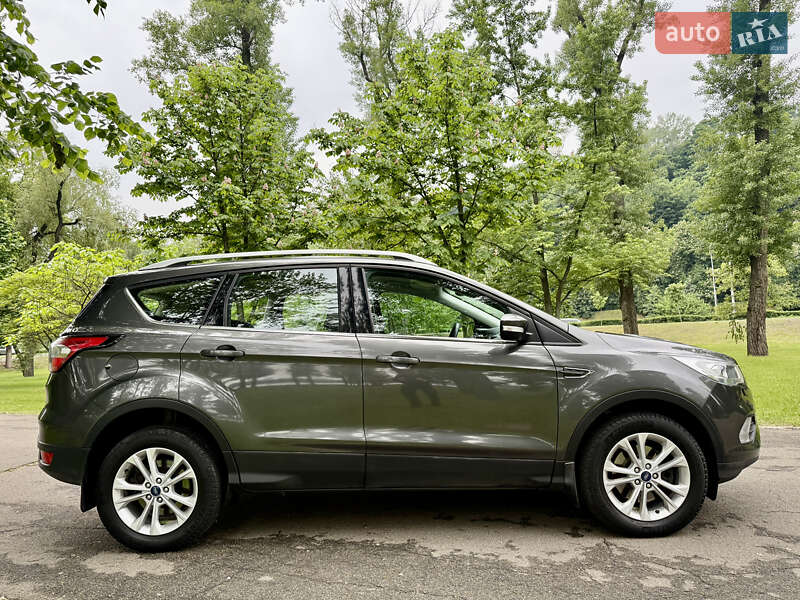 Внедорожник / Кроссовер Ford Kuga 2019 в Киеве