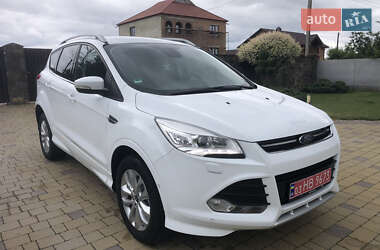 Позашляховик / Кросовер Ford Kuga 2016 в 