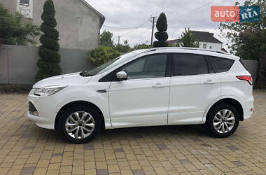 Позашляховик / Кросовер Ford Kuga 2016 в 