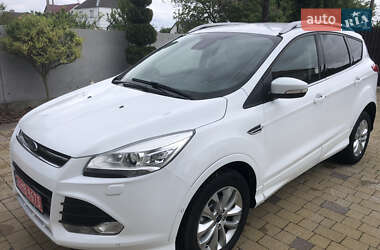 Позашляховик / Кросовер Ford Kuga 2016 в 