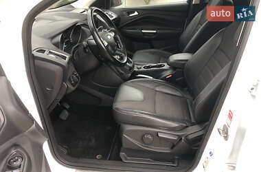 Позашляховик / Кросовер Ford Kuga 2016 в 