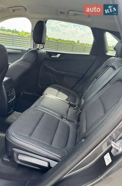 Внедорожник / Кроссовер Ford Kuga 2021 в 