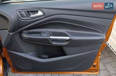 Внедорожник / Кроссовер Ford Kuga 2015 в 
