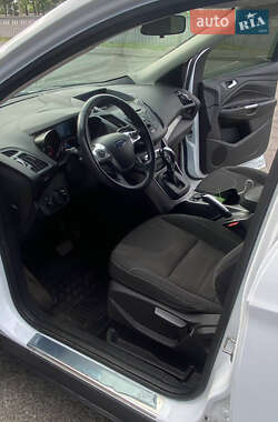 Внедорожник / Кроссовер Ford Kuga 2013 в 
