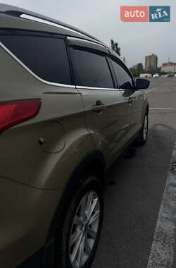 Внедорожник / Кроссовер Ford Kuga 2015 в 