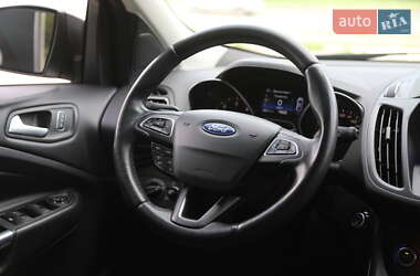 Внедорожник / Кроссовер Ford Kuga 2019 в 