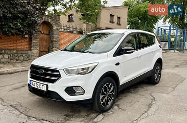 Внедорожник / Кроссовер Ford Kuga 2017 в 