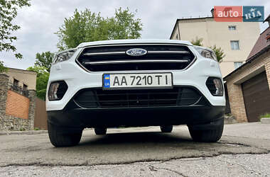 Внедорожник / Кроссовер Ford Kuga 2017 в 