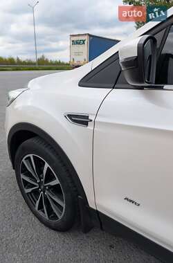Позашляховик / Кросовер Ford Kuga 2017 в 