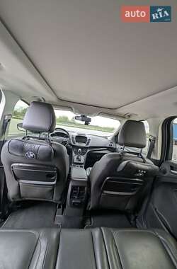 Позашляховик / Кросовер Ford Kuga 2017 в 