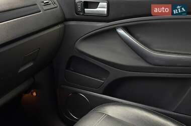 Внедорожник / Кроссовер Ford Kuga 2011 в 