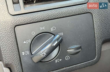 Позашляховик / Кросовер Ford Kuga 2011 в 