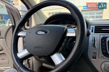 Позашляховик / Кросовер Ford Kuga 2011 в 