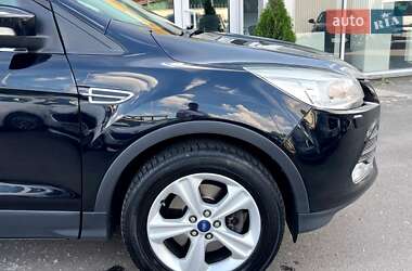 Позашляховик / Кросовер Ford Kuga 2016 в 