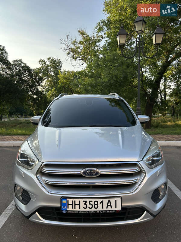 Внедорожник / Кроссовер Ford Kuga 2017 в 