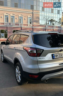 Внедорожник / Кроссовер Ford Kuga 2017 в 