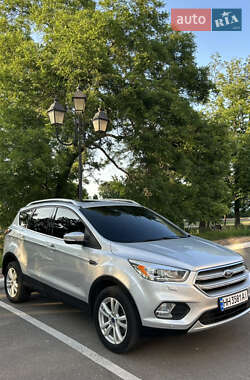 Внедорожник / Кроссовер Ford Kuga 2017 в 