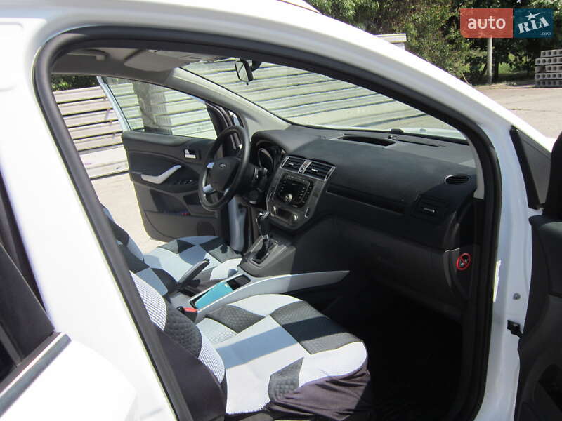 Позашляховик / Кросовер Ford Kuga 2011 в Цумані