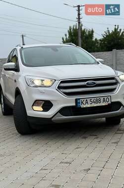 Внедорожник / Кроссовер Ford Kuga 2019 в 