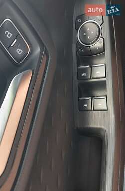 Внедорожник / Кроссовер Ford Kuga 2020 в 