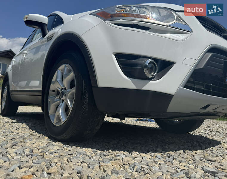 Внедорожник / Кроссовер Ford Kuga 2010 в Надворной