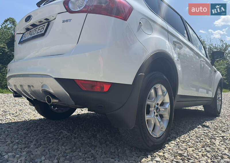 Внедорожник / Кроссовер Ford Kuga 2010 в Надворной