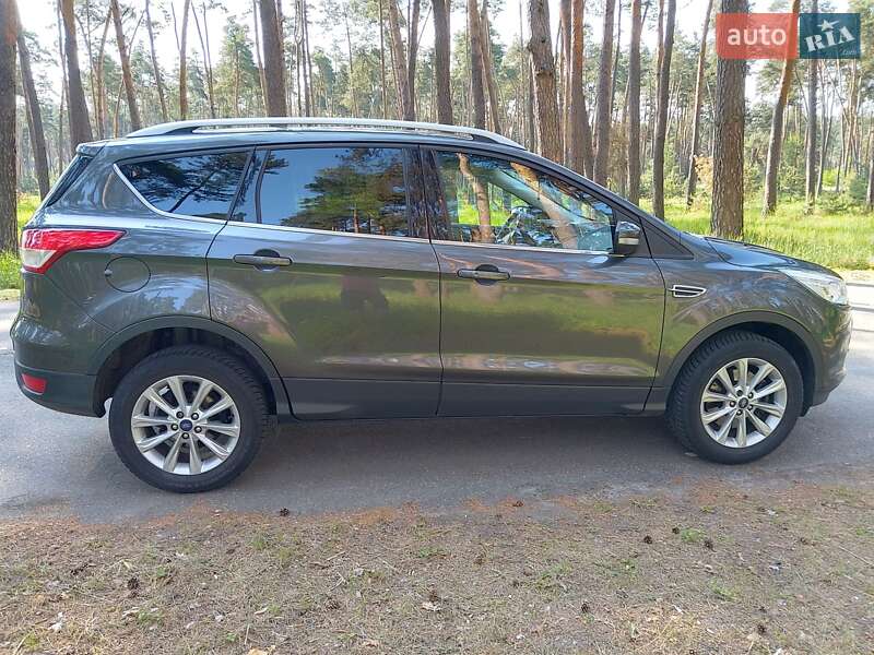 Внедорожник / Кроссовер Ford Kuga 2016 в Каменке