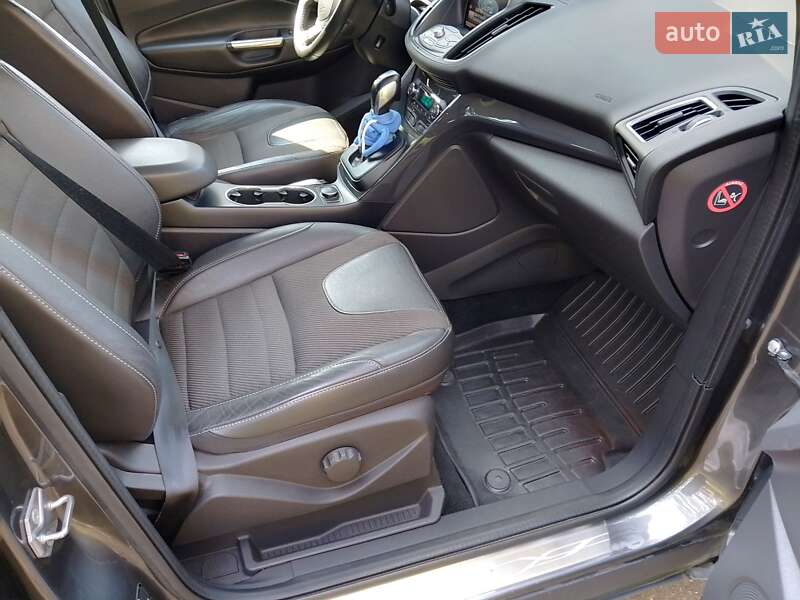 Внедорожник / Кроссовер Ford Kuga 2016 в Каменке