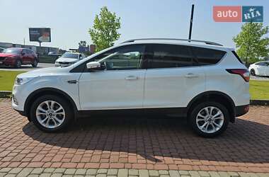 Внедорожник / Кроссовер Ford Kuga 2019 в 