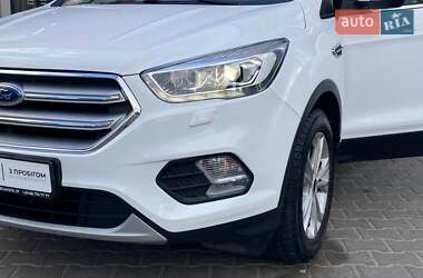 Внедорожник / Кроссовер Ford Kuga 2019 в 