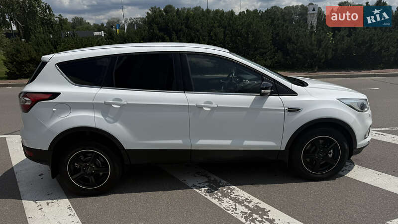 Позашляховик / Кросовер Ford Kuga 2017 в Боярці