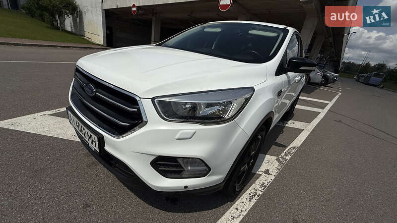 Позашляховик / Кросовер Ford Kuga 2017 в Боярці