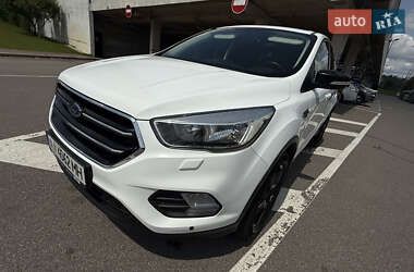 Внедорожник / Кроссовер Ford Kuga 2017 в 